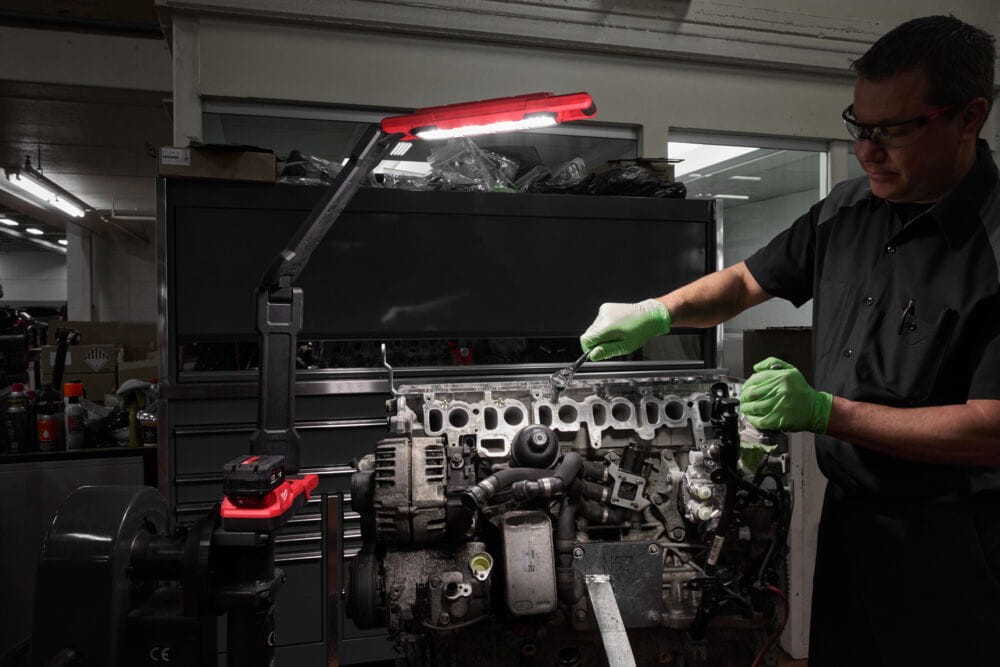 Lampa-obszarowa-na-ramieniu-przegubowym-2500lm-M18 ABL-0 -4933498147-Milwaukee3.jpg