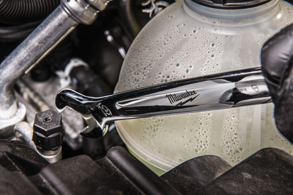 Klucz płasko-oczkowy Maxbite o smukłym profilu 19mm slim Milwaukee automotive motoryzacja 4932500018.jpg